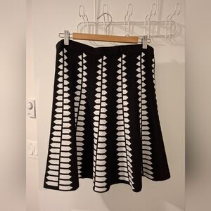 Lord & Taylor Women's Black and White Patterned Flared Knit Mini Skirt (Size L)